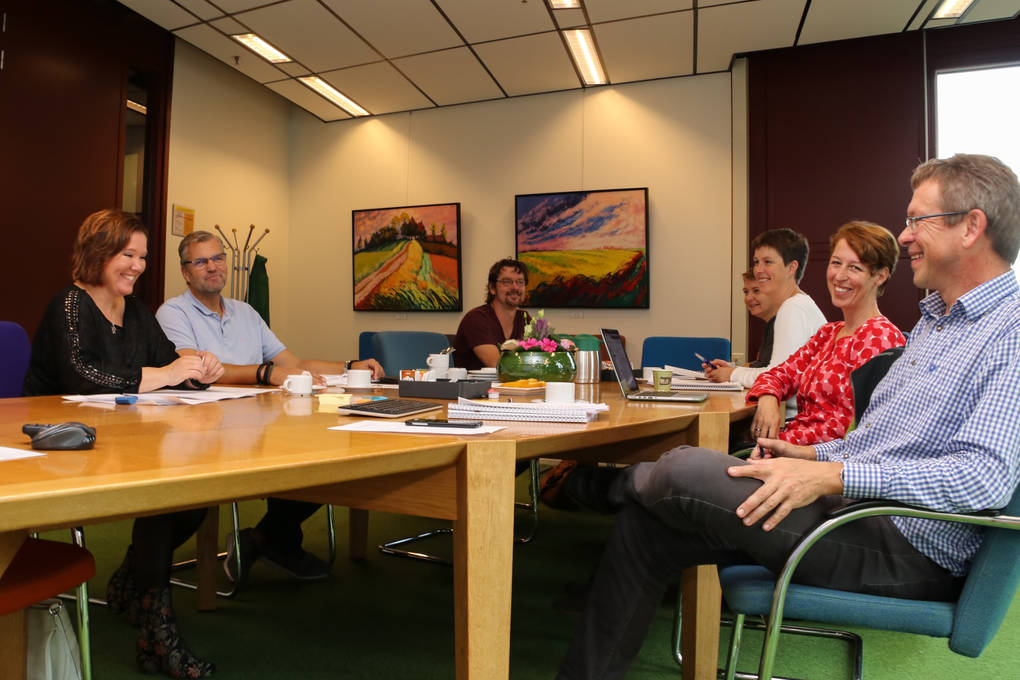 Marc Bethlehem (Waterschap Noorderzijlvest). Sietske de Jong (Trunk and Branches), Lisette Grolle (Provincie Groningen), Brenda Boerema (Hunze en Aa's), Arjen Kuik (Gemeente Eemsmond), Erik van der Klok (Hunze en Aa's).